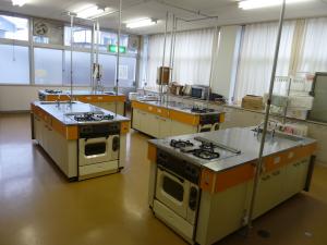 中萩公民館１階の調理実習室です
