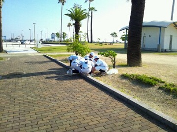 新居浜マリーンズボーイズの皆さんによる清掃活動の写真です