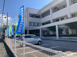 ウイメンズプラザのぼり旗設置