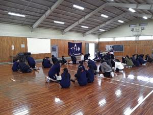 胸骨圧迫（女子）