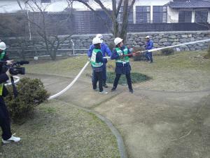 延焼部分への放水