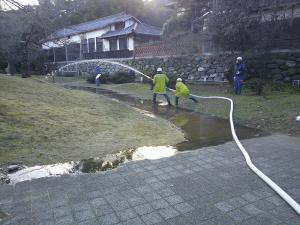 中萩分団による放水
