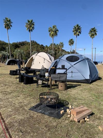 キャンプ場　テント