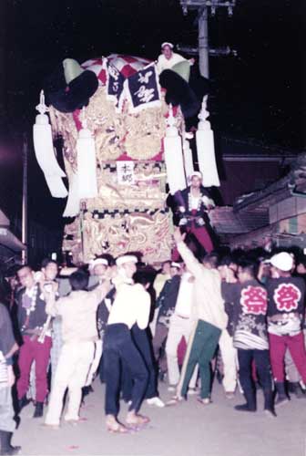 本郷太鼓台（昭和49年：法泉寺付近）の写真