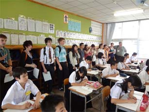 国語や数学の授業を見学　