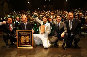 委嘱式の集合写真2